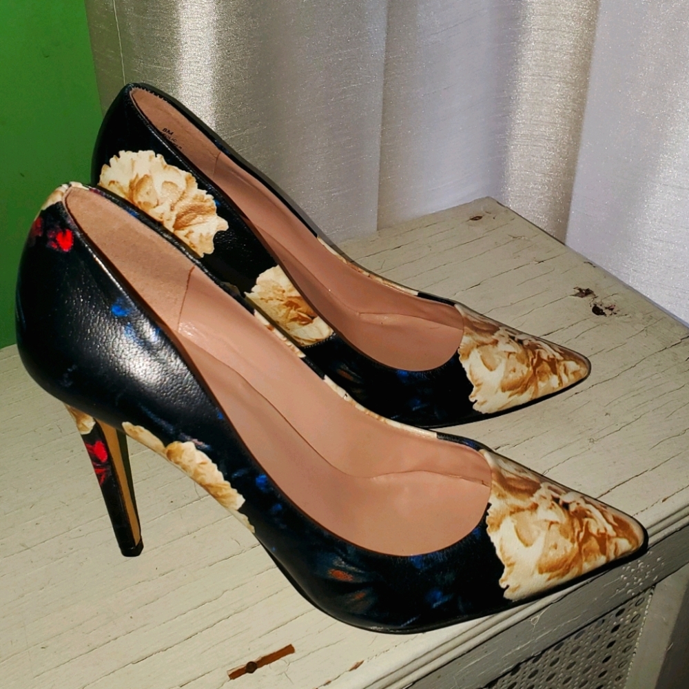 Nine West Frolic Floral Pointed Toe Heels Size 8M